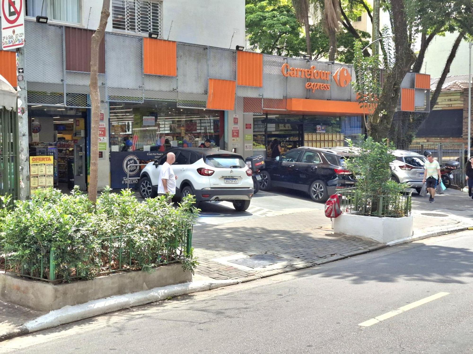 Ap 313 - A Poucos Passos Da Avenida Paulista! * São Paulo